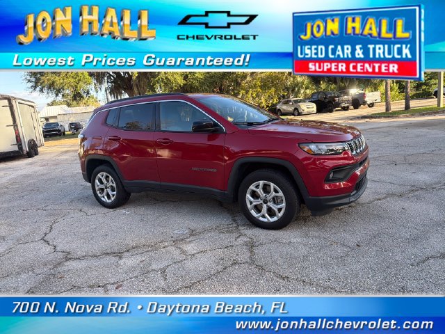 Used 2025 Jeep Compass Latitude AWD/4WD image 14
