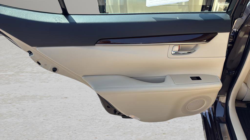 Used 2014 Lexus ES 350 w/ Luxury Package FWD image 14