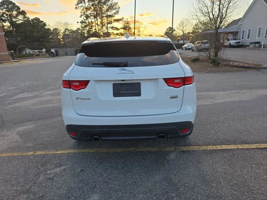 Used 2019 Jaguar F-PACE Premium image 3
