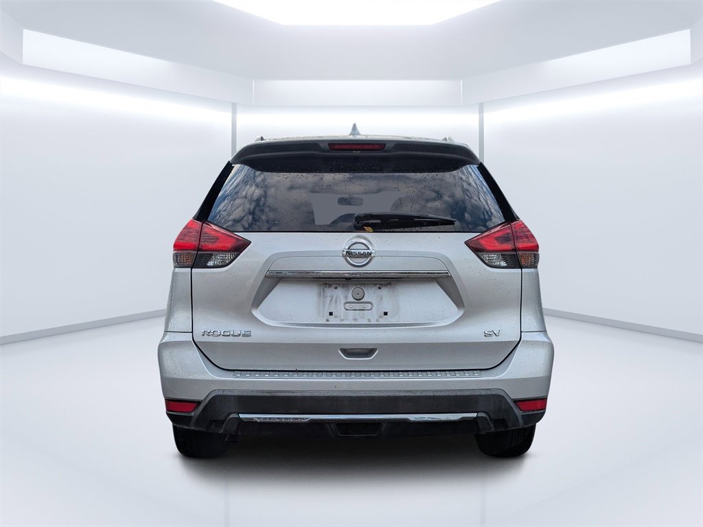 Used 2018 Nissan Rogue SV w/ Premium Package image 4