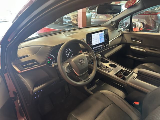 Certified 2024 Toyota Sienna XLE Woodland Edition AWD/4WD image 11