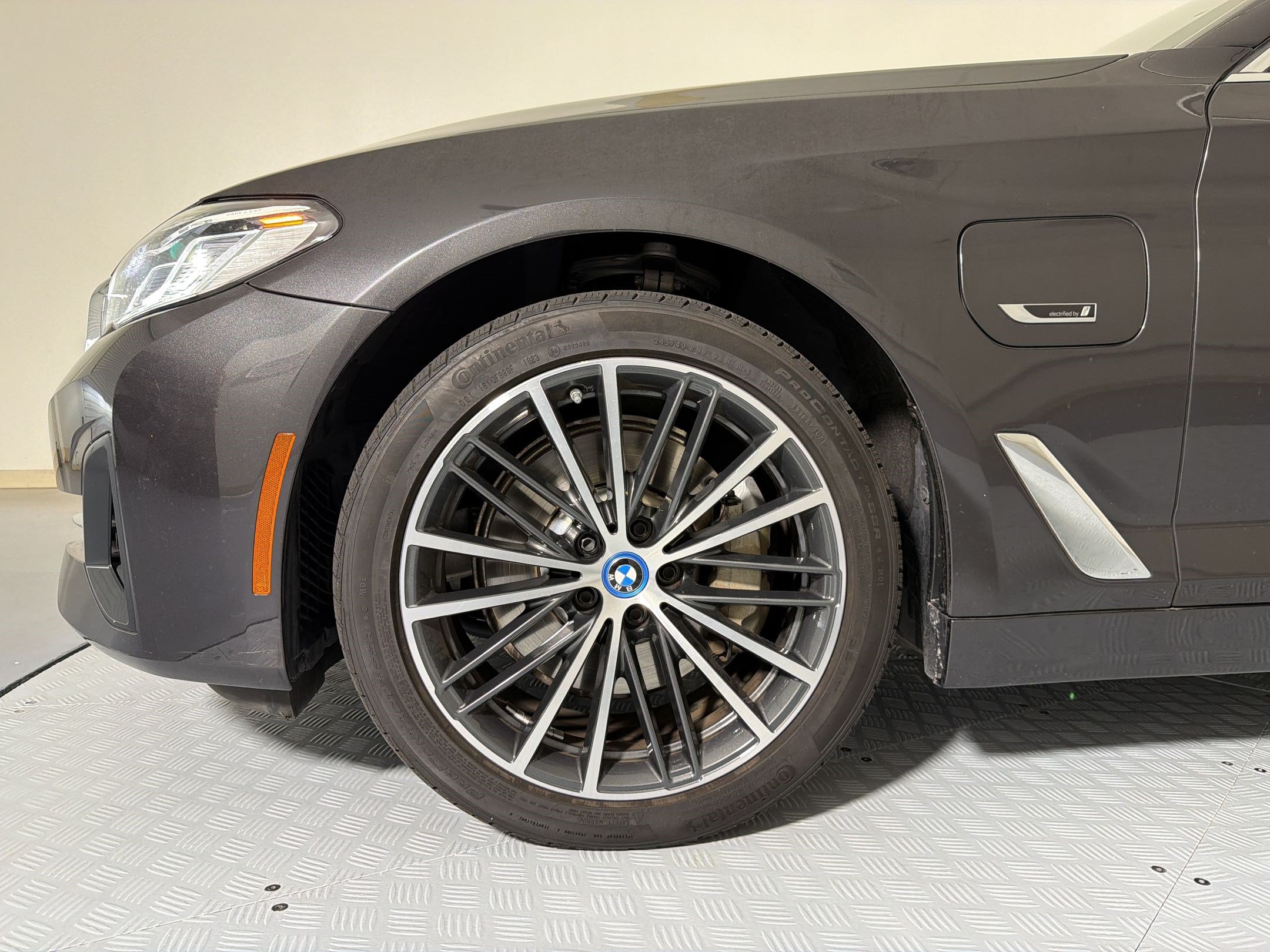 Used 2023 BMW 530e w/ Convenience Package RWD image 11