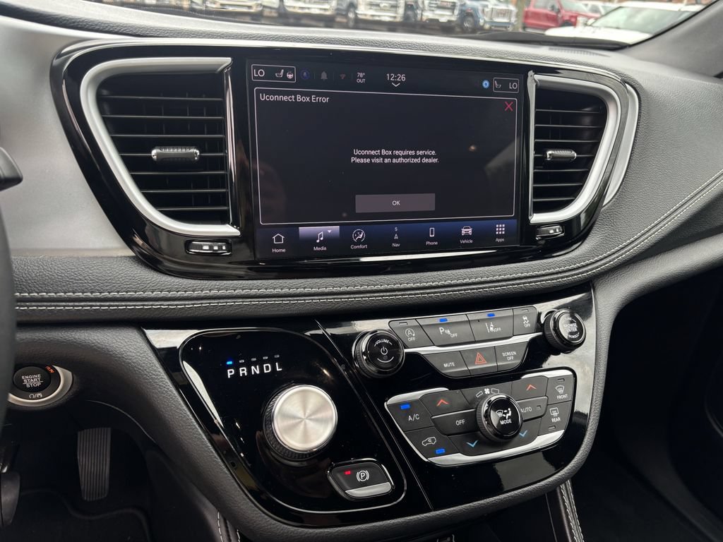 Used 2025 Chrysler Pacifica Limited FWD image 16