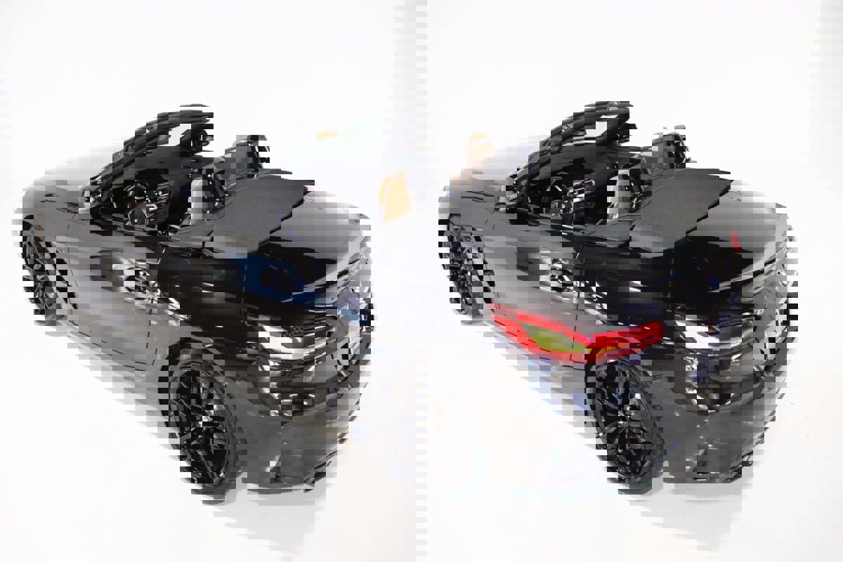 Used 2024 BMW Z4 M40i w/ Premium Package image 11