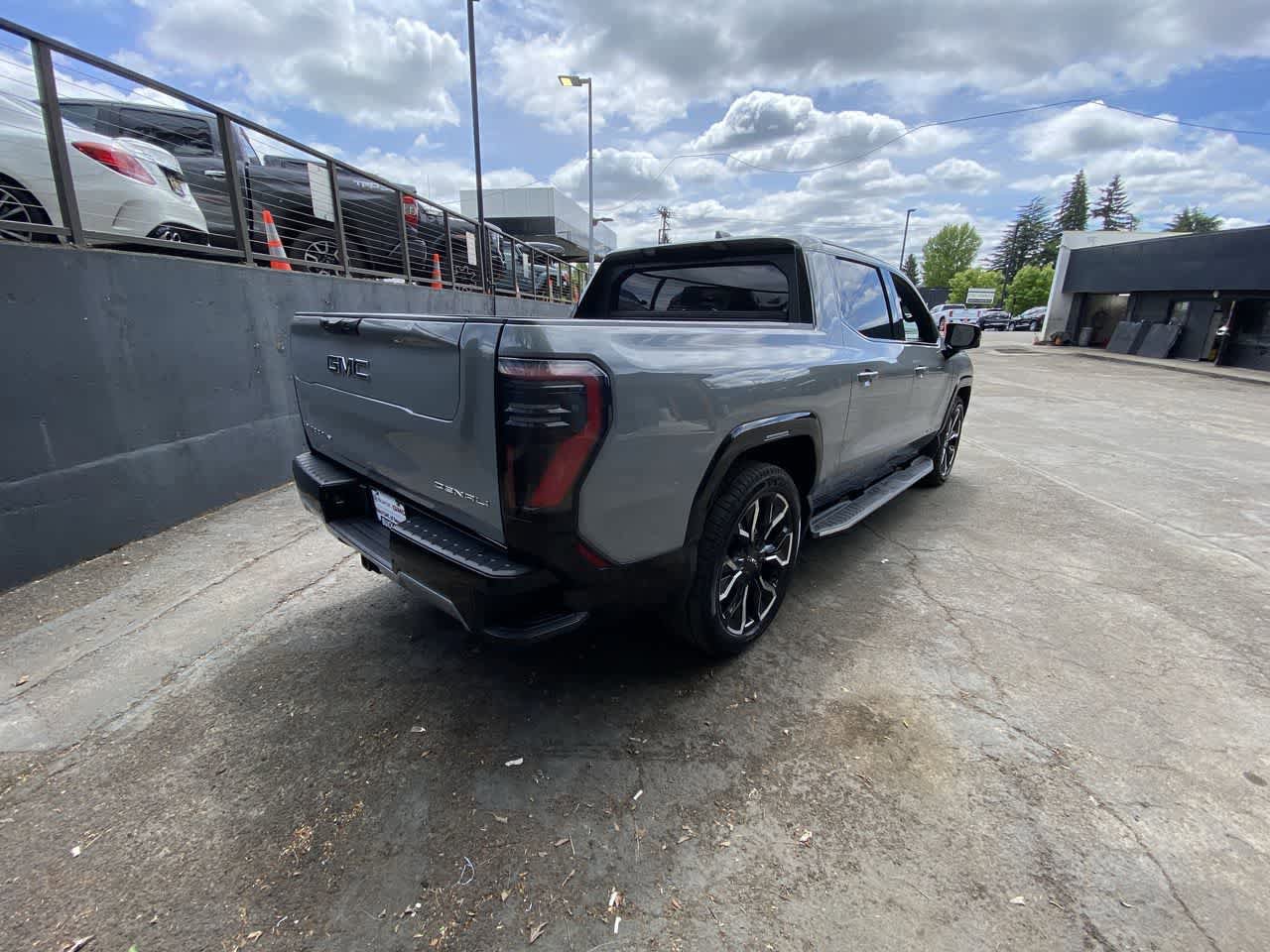 Used 2025 GMC Sierra EV Denali AWD/4WD image 6