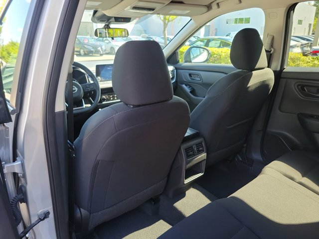 Used 2024 Nissan Rogue S image 11