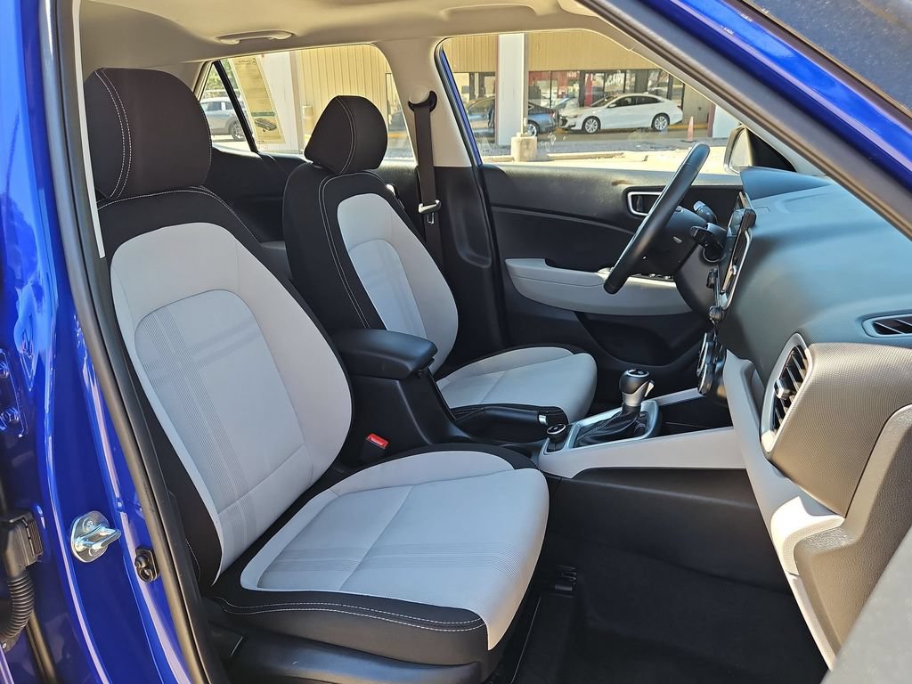 Used 2025 Hyundai Venue SEL FWD image 31
