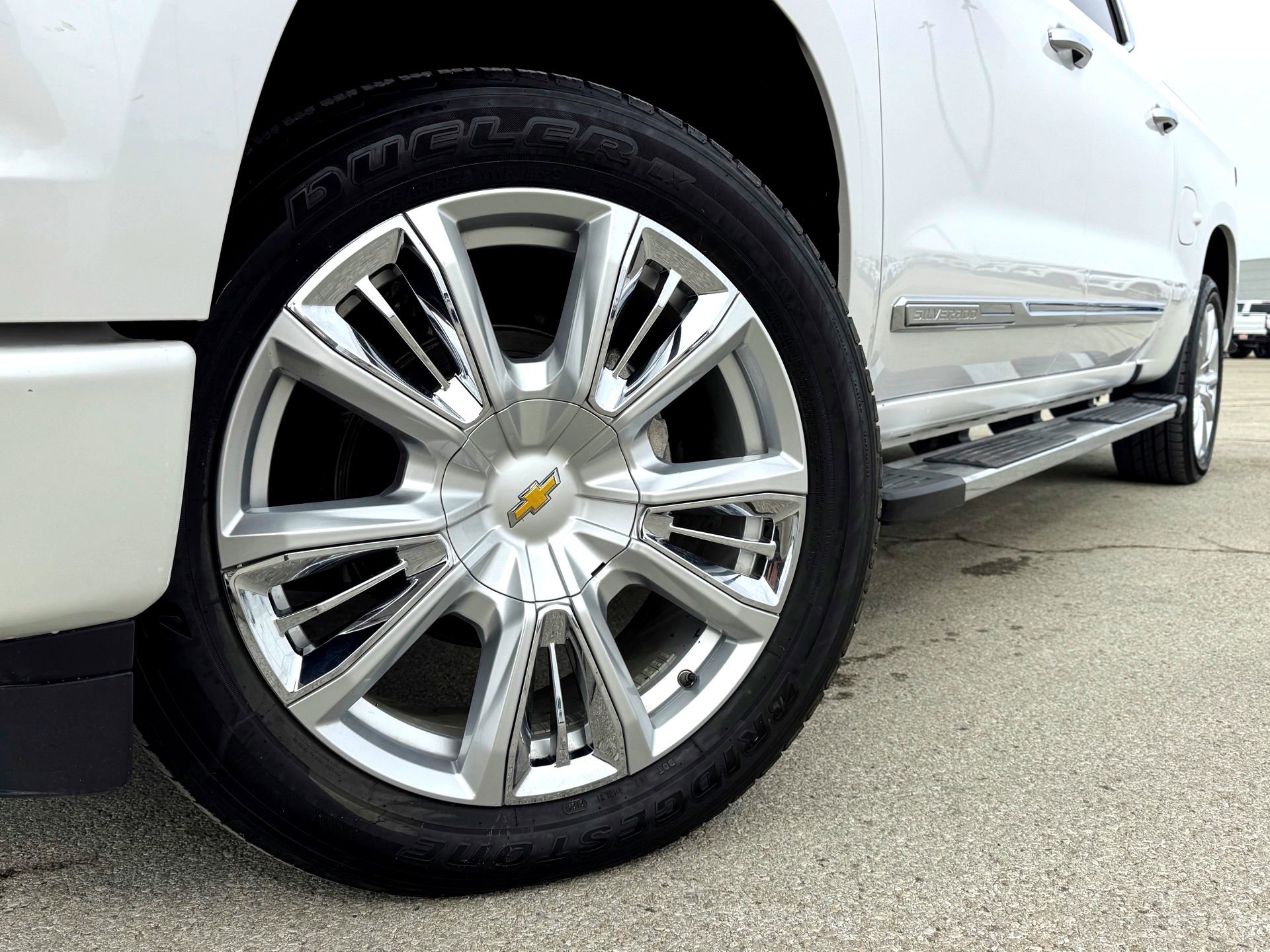 Used 2023 Chevrolet Silverado 1500 High Country w/ High Country Premium Package image 2