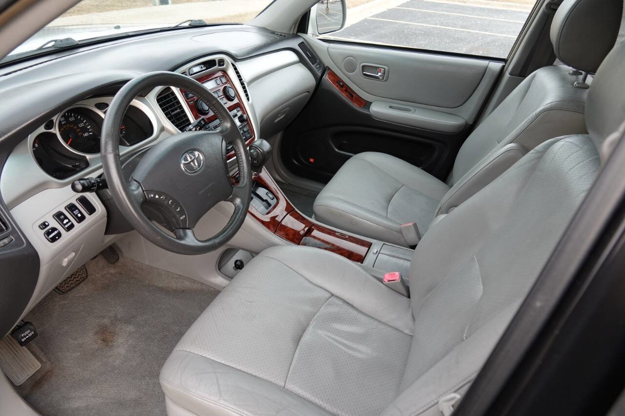 Used 2005 Toyota Highlander Limited AWD/4WD image 4