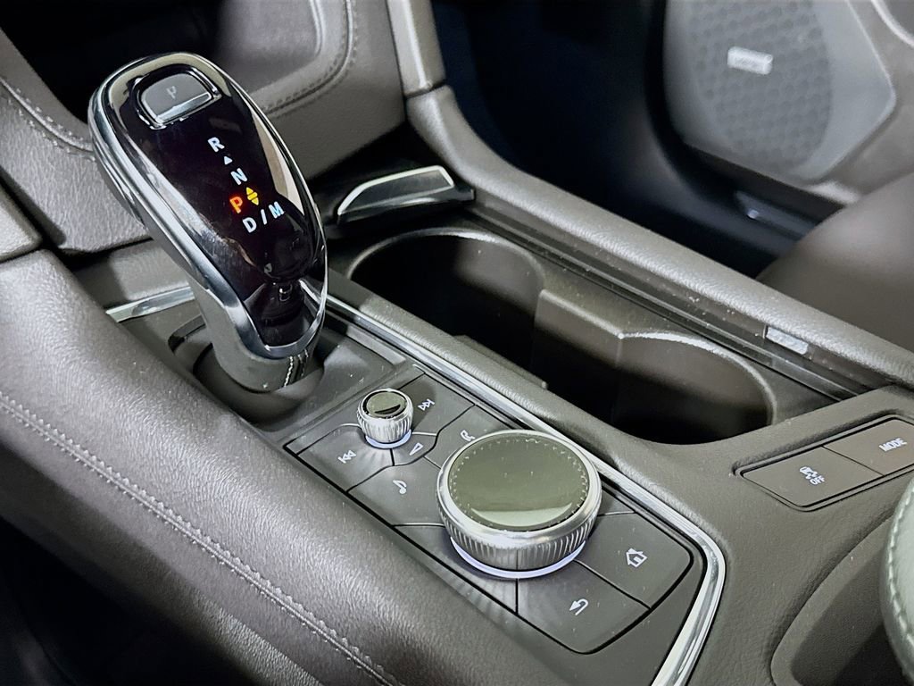 New 2026 Cadillac XT5 Luxury w/ LPO, ONYX Package image 11