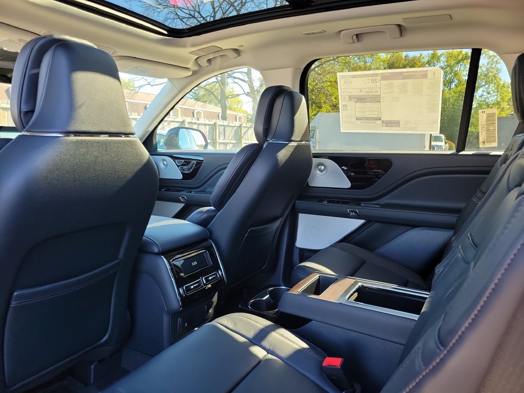 New 2027 Lincoln Aviator Reserve AWD/4WD image 16