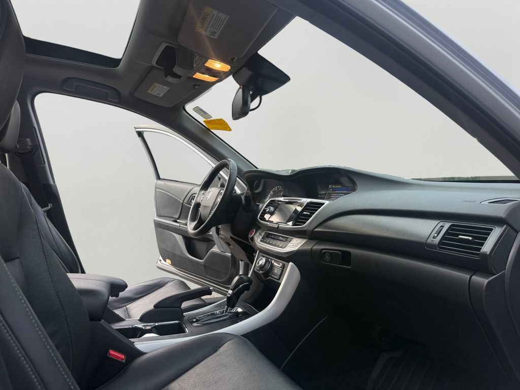 Used 2015 Honda Accord Touring image 11