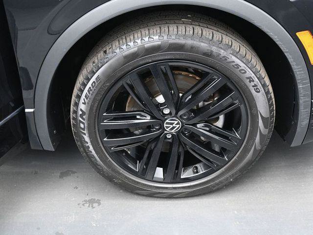 Used 2022 Volkswagen Tiguan SE R-Line image 39