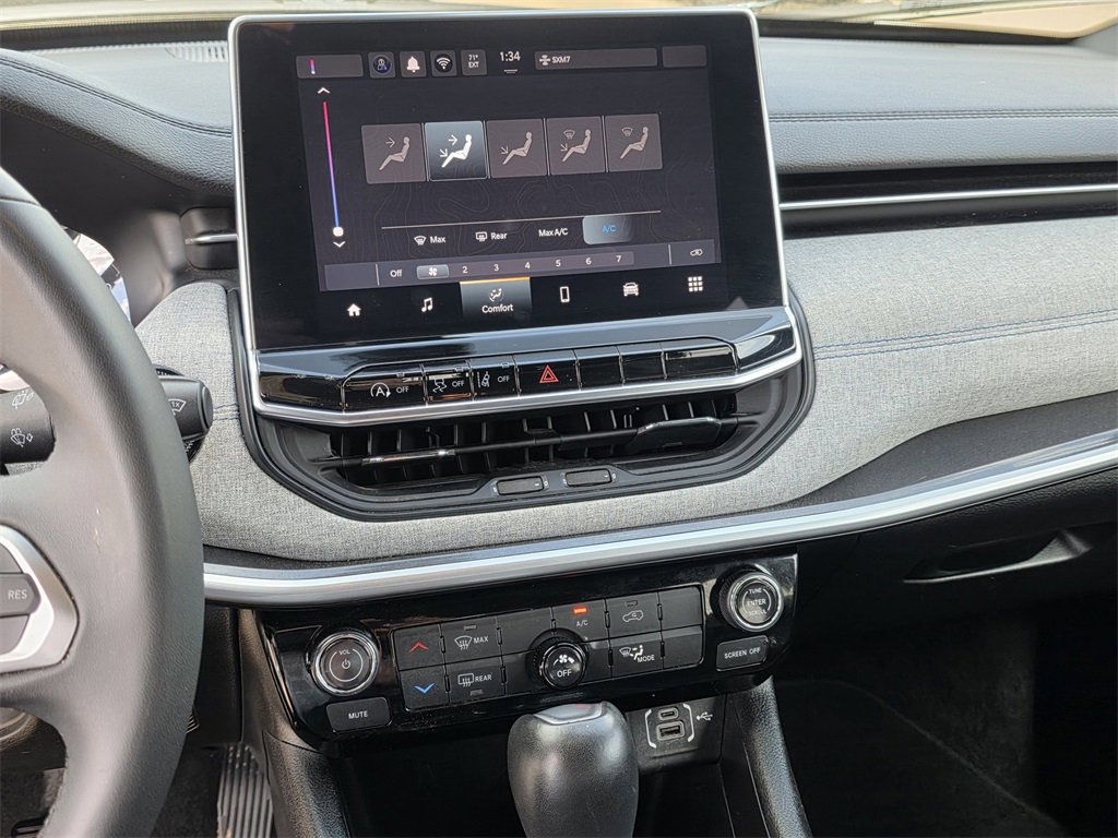 Used 2024 Jeep Compass Latitude image 9