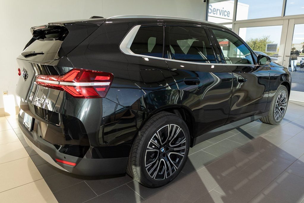 Used 2026 BMW X3 xDrive30i w/ Premium Package AWD/4WD image 5