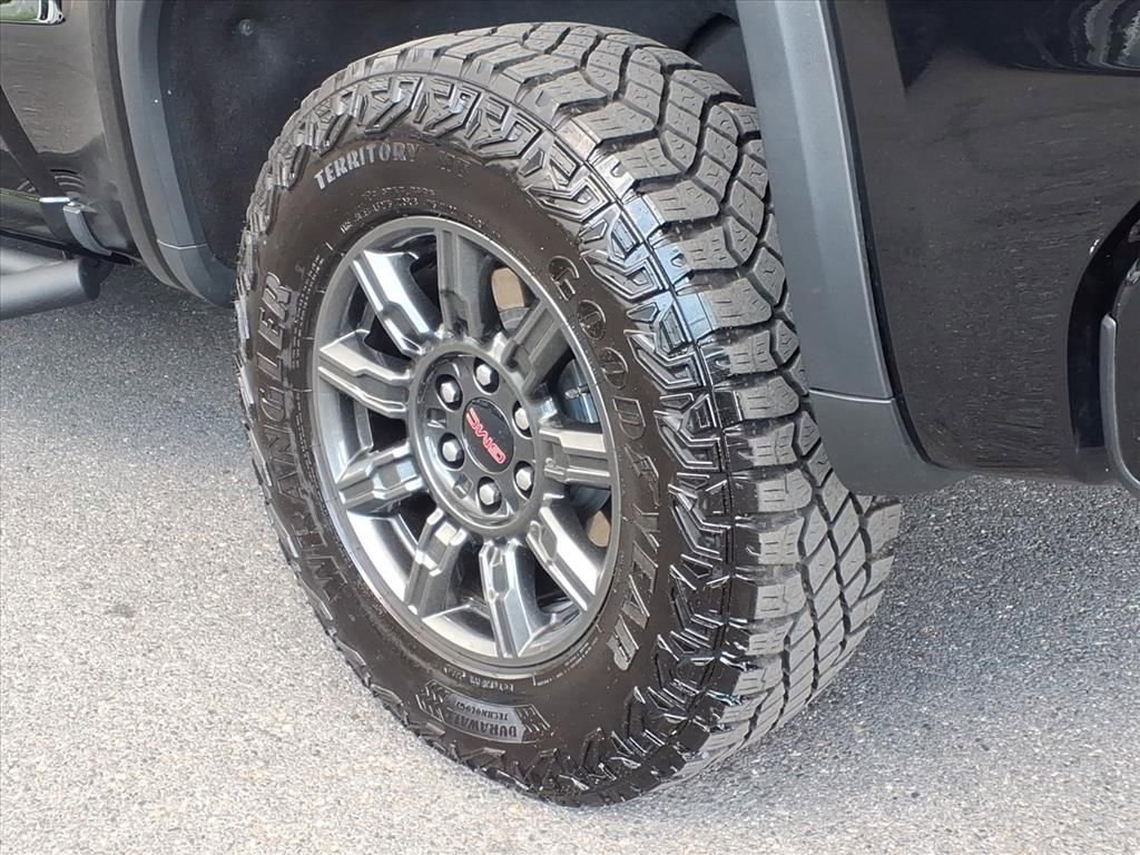 Used 2024 GMC Sierra 1500 AT4X image 9