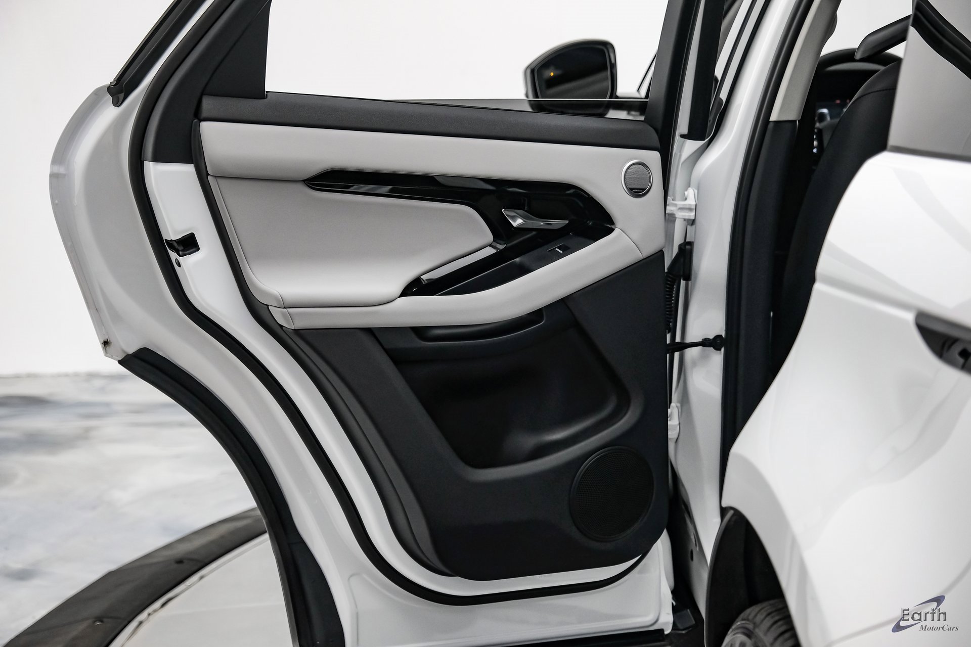 Used 2024 Land Rover Range Rover Evoque Dynamic SE image 80