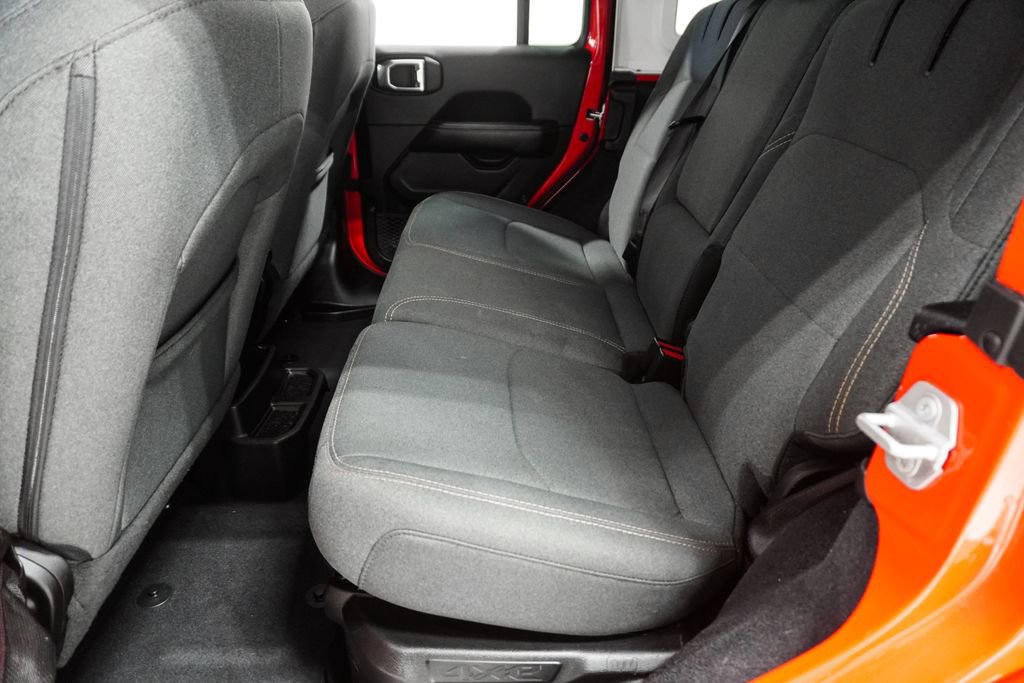 Used 2025 Jeep Wrangler Unlimited Sahara w/ Safety Group image 17