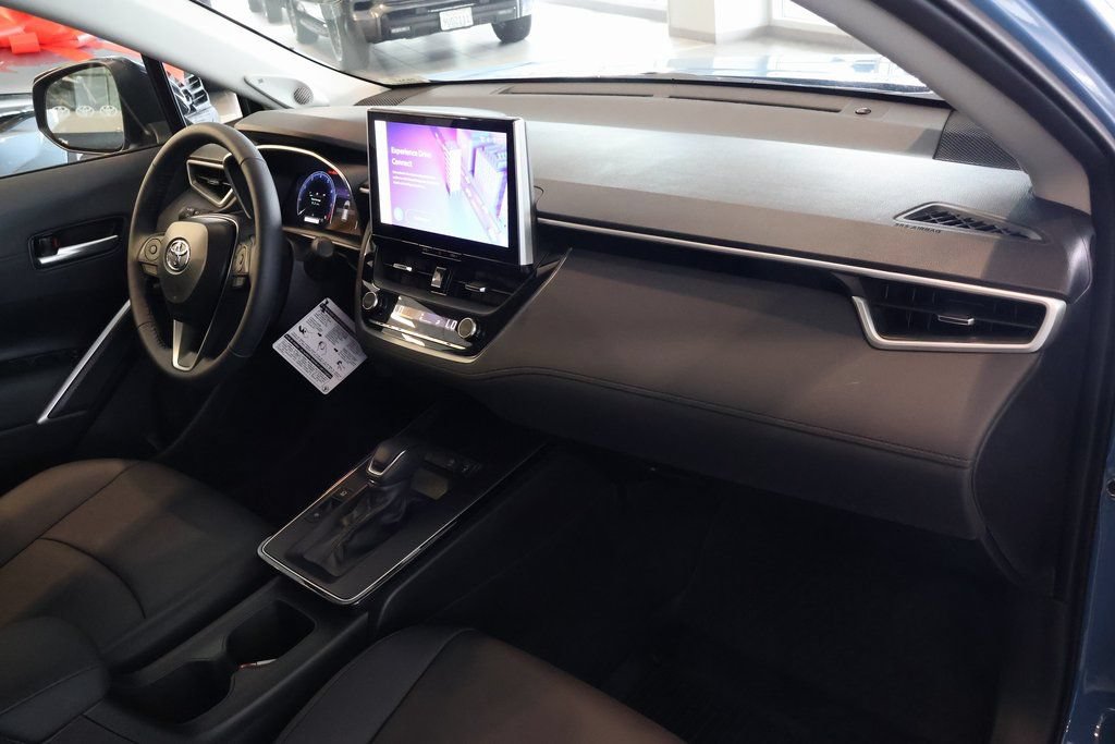 Used 2026 Toyota Corolla Cross XLE w/ Convenience Package FWD image 7