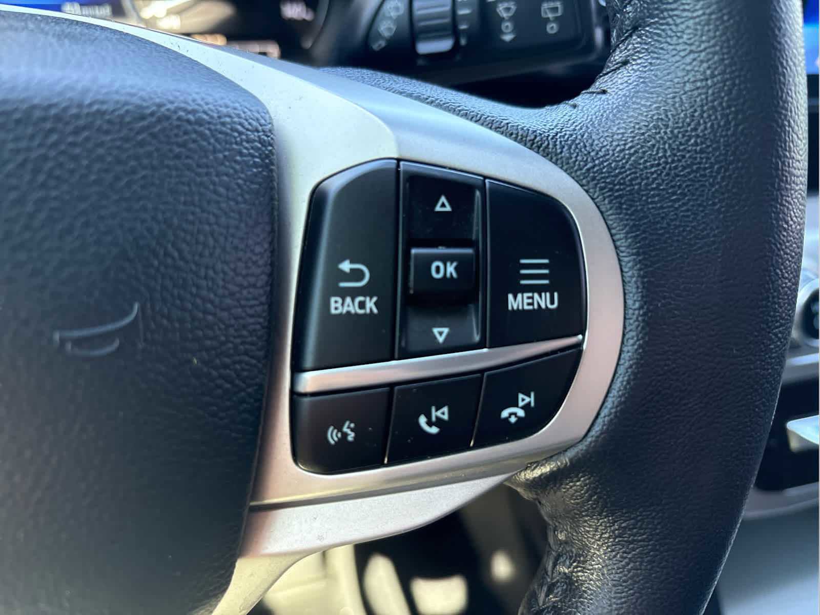 Used 2023 Ford Explorer XLT image 27