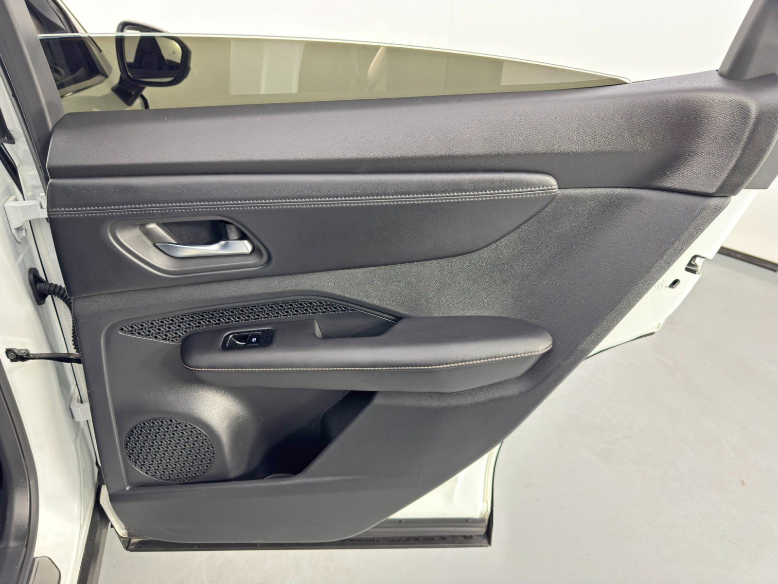 Used 2023 Nissan Ariya Premiere image 45