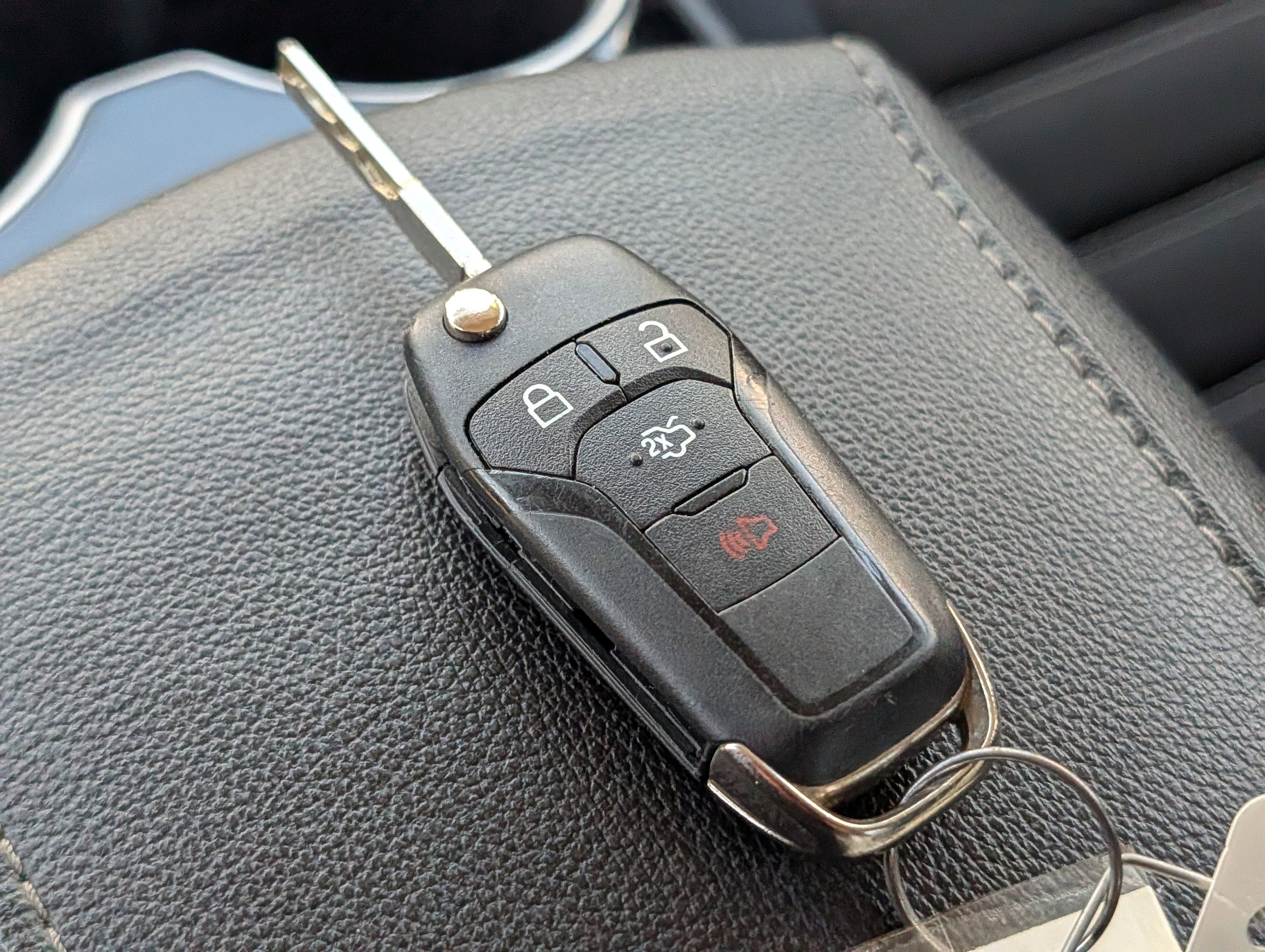 Used 2015 Ford Fusion SE FWD image 30