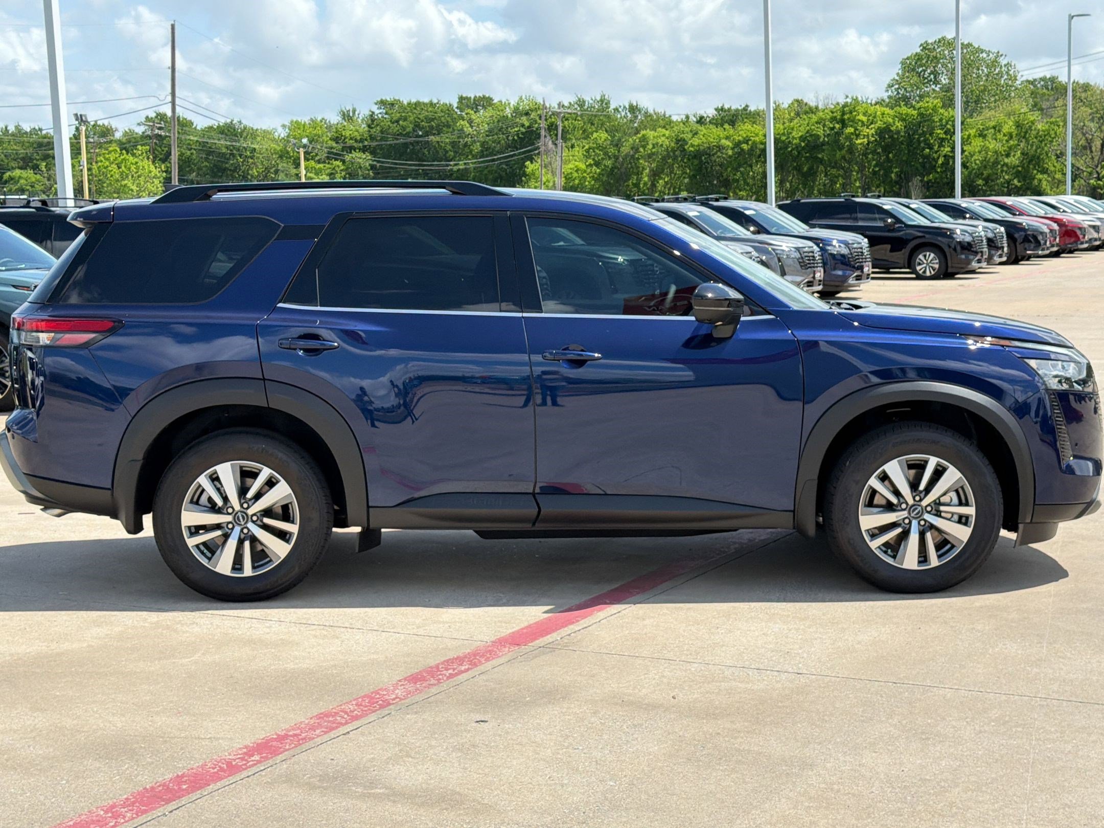 New 2026 Nissan Pathfinder SL image 8