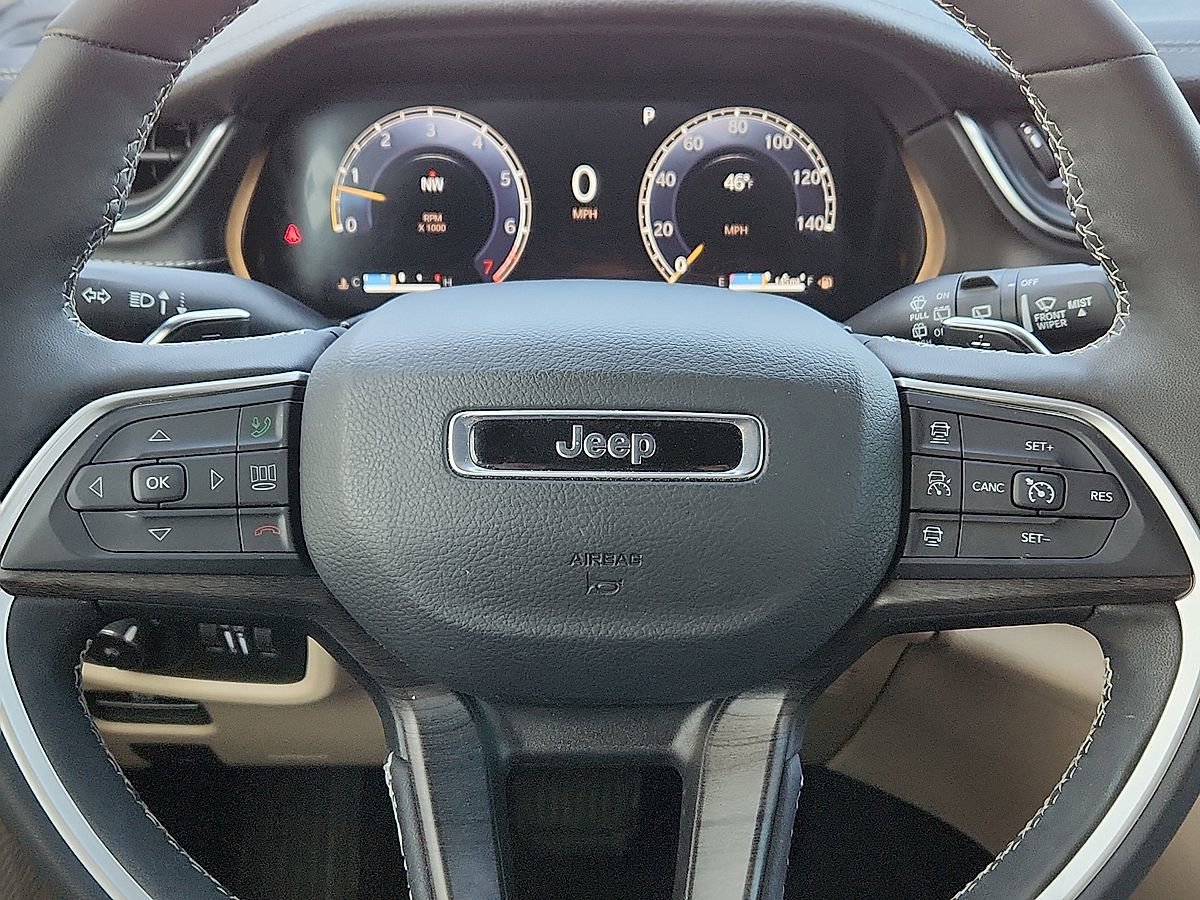 Used 2025 Jeep Grand Cherokee L Limited AWD/4WD image 11