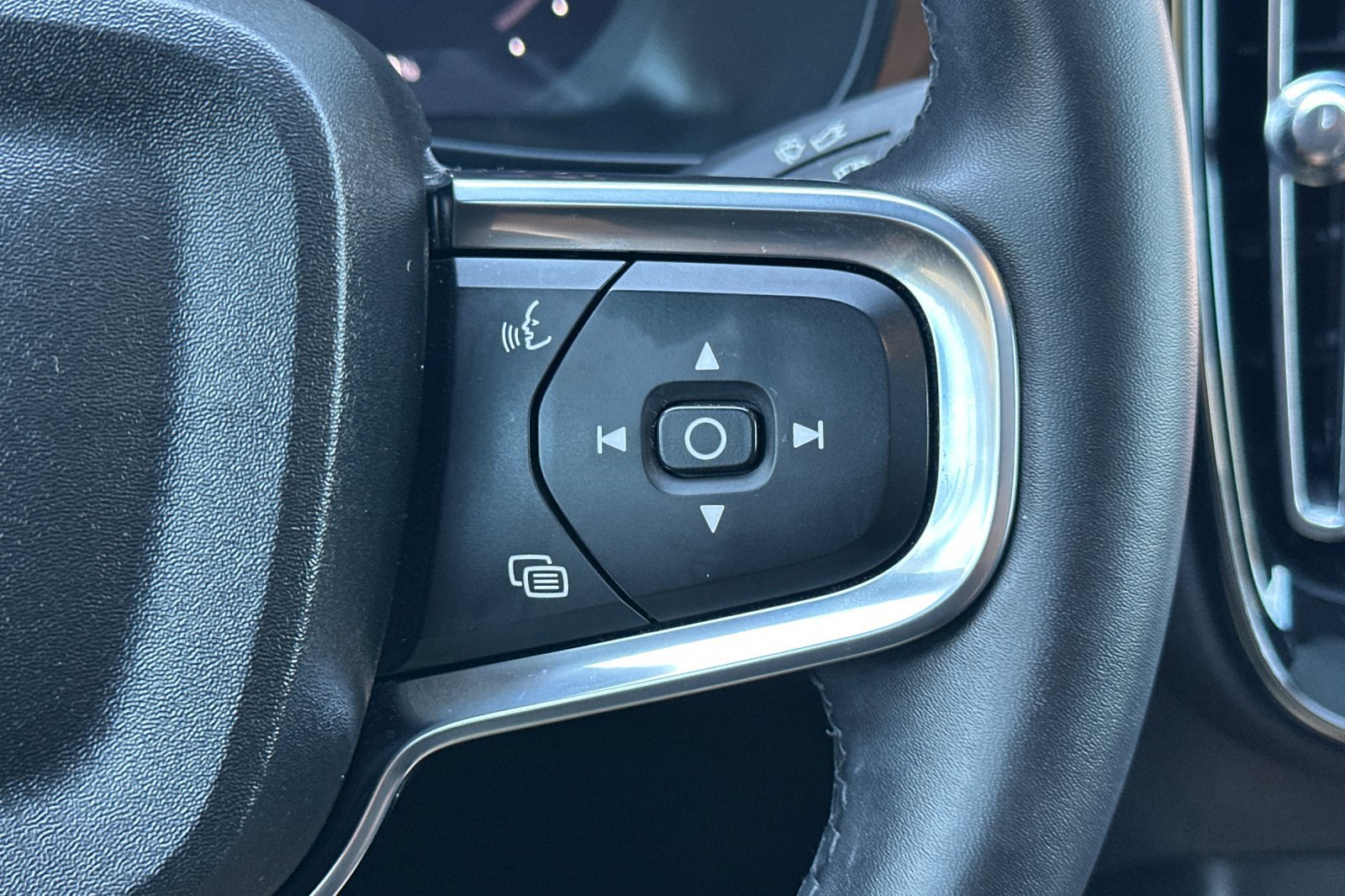 Certified 2023 Volvo C40 P8 Recharge Plus w/ Climate Package AWD/4WD image 29