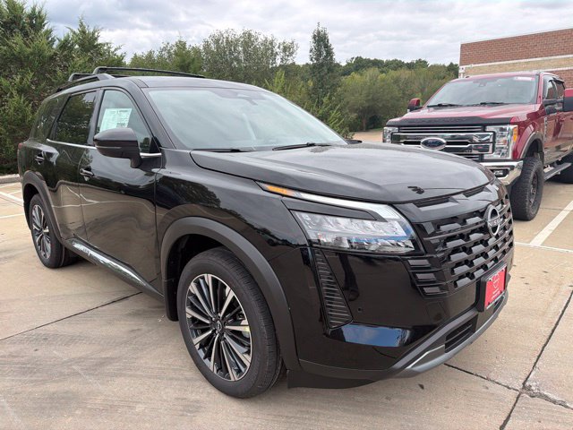 New 2026 Nissan Pathfinder Platinum w/ Cargo Package