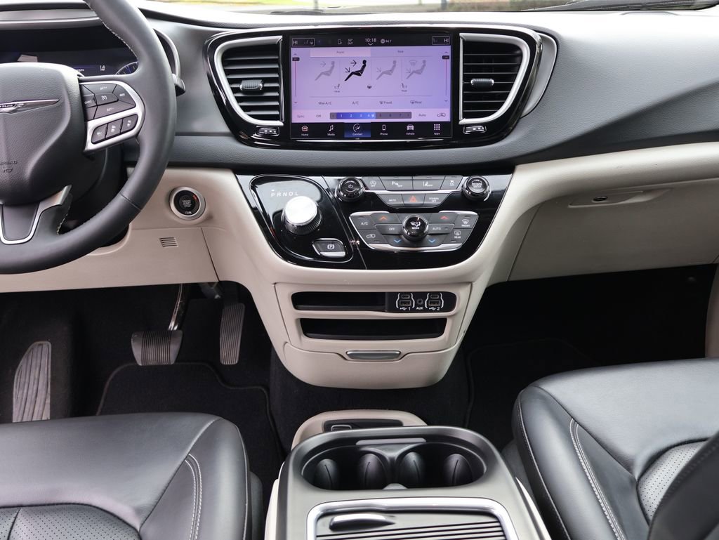 Used 2023 Chrysler Pacifica Touring-L image 23