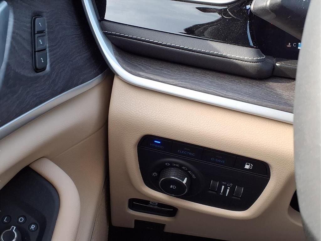 Used 2022 Jeep Grand Cherokee Limited 4xe image 13