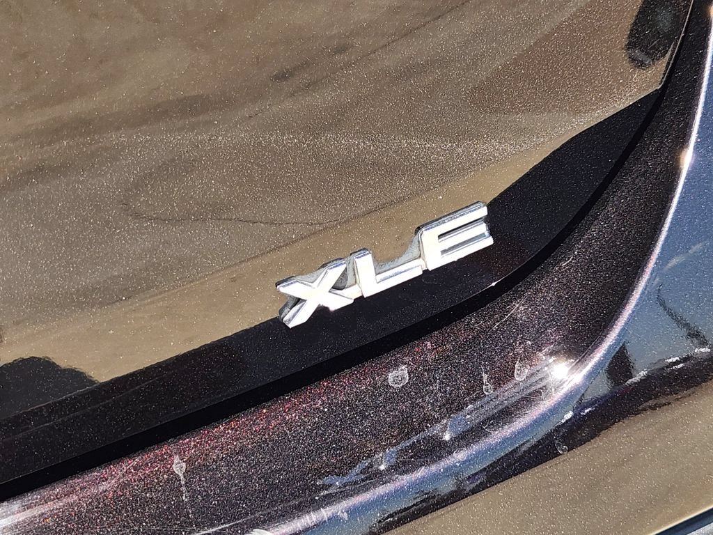 Used 2021 Toyota Highlander XLE FWD image 12