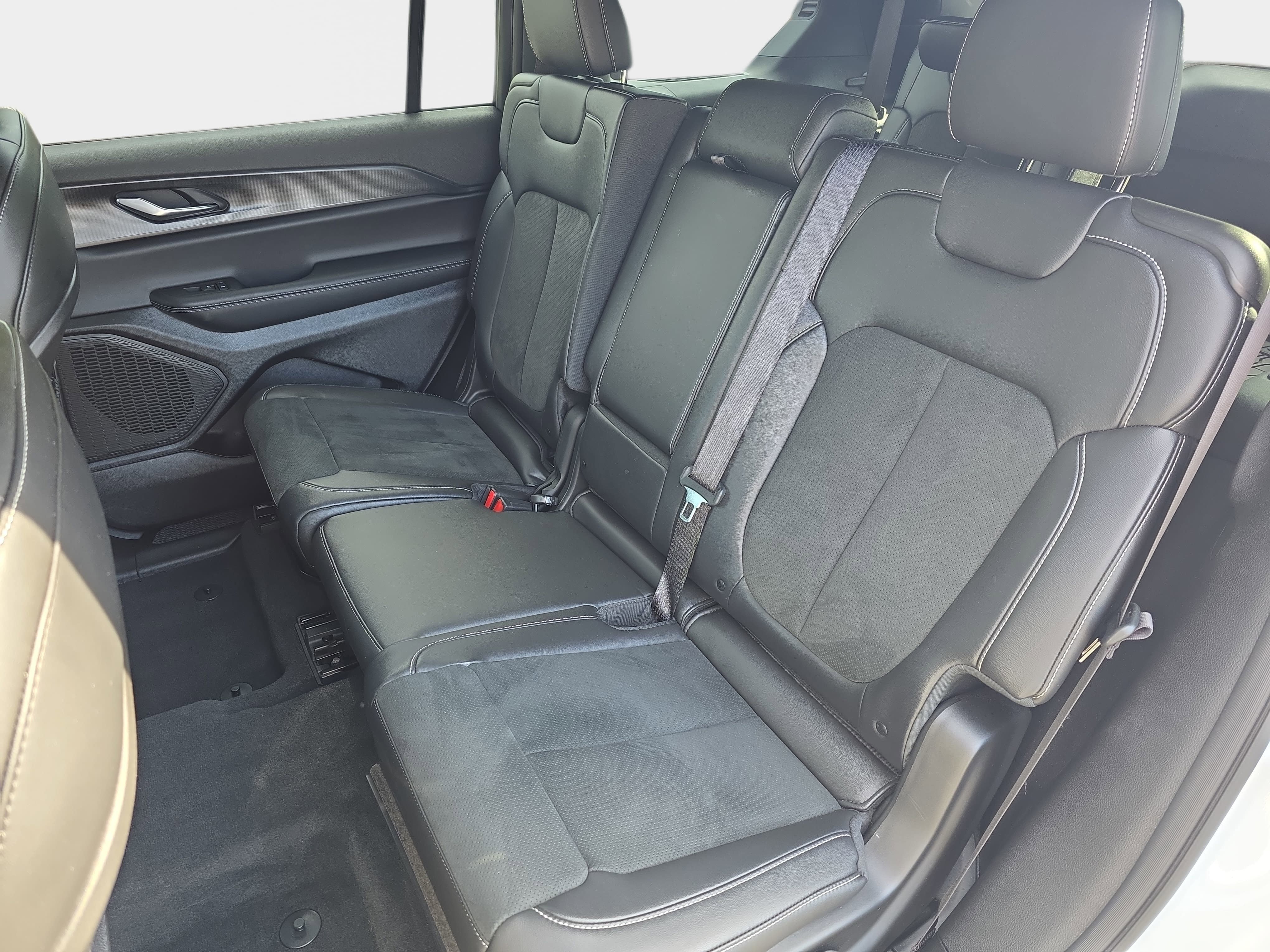 Certified 2025 Jeep Grand Cherokee L Altitude AWD/4WD image 10