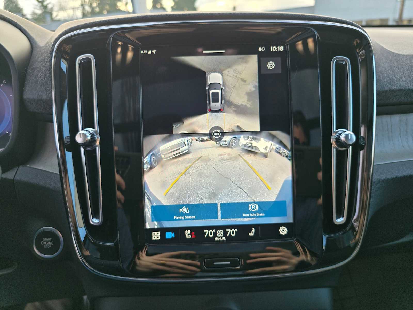 Certified 2025 Volvo XC40 B5 Plus w/ Climate Package image 29