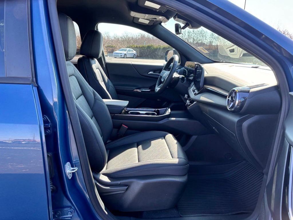 Used 2025 Chevrolet Equinox LT w/ Convenience Package II image 22