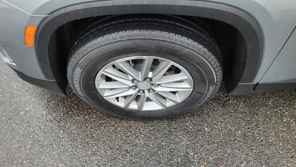 Used 2023 Chevrolet Traverse LT image 6