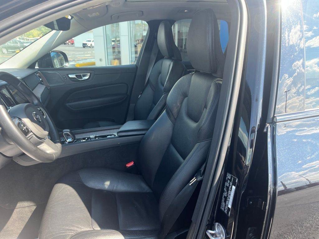 Used 2023 Volvo XC60 B5 Plus AWD/4WD image 19
