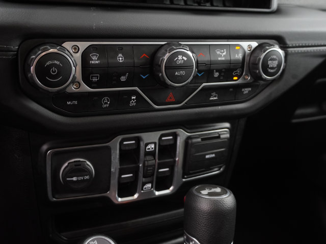 Used 2025 Jeep Wrangler Unlimited Sahara AWD/4WD image 23