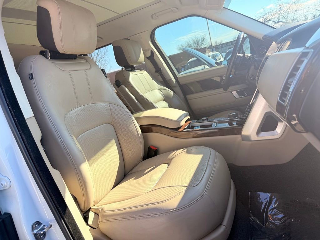 Used 2018 Land Rover Range Rover HSE image 11