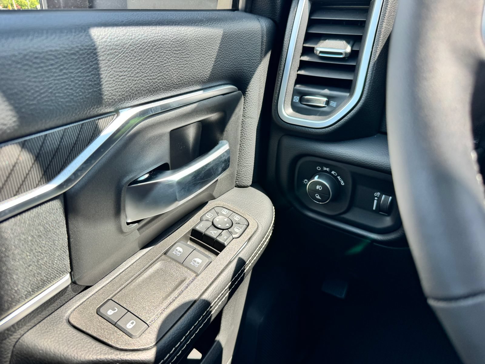 New 2027 RAM 3500 Big Horn AWD/4WD image 13