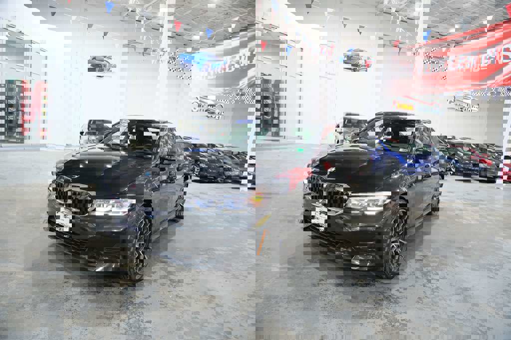 Used 2022 BMW 330i xDrive Sedan w/ Premium Package 2 image 4