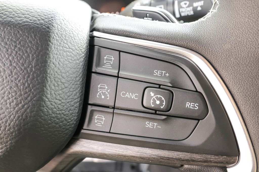 Used 2025 Jeep Grand Cherokee Limited image 22