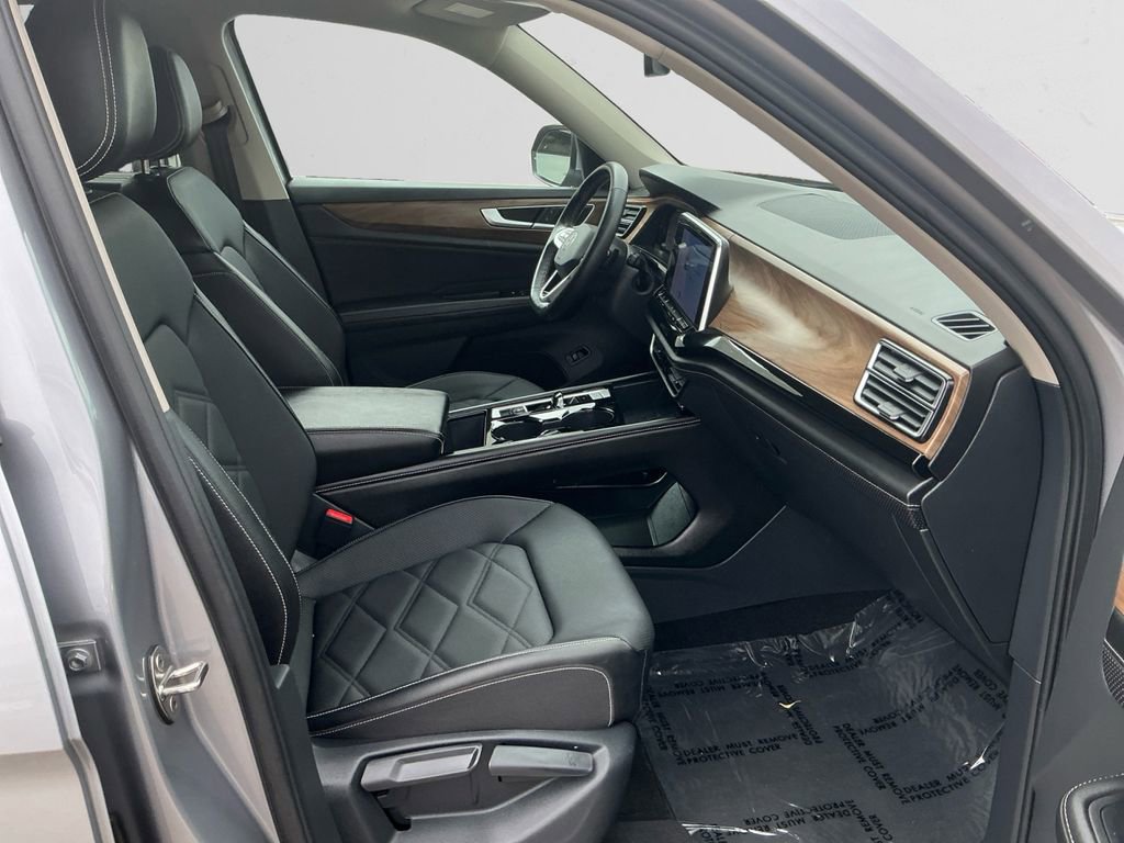 Used 2025 Volkswagen Atlas SE image 15