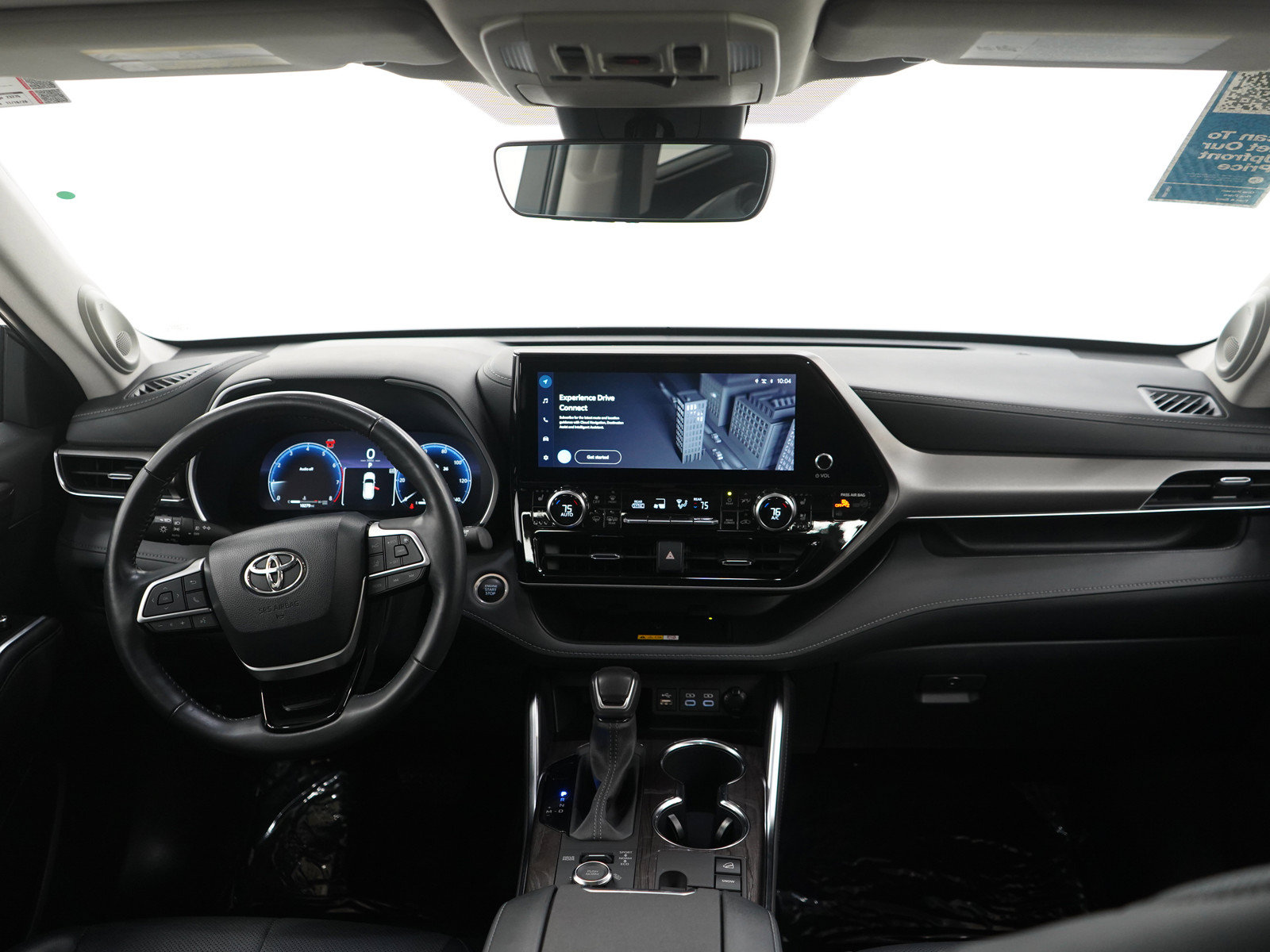 Used 2024 Toyota Highlander Limited AWD/4WD image 16