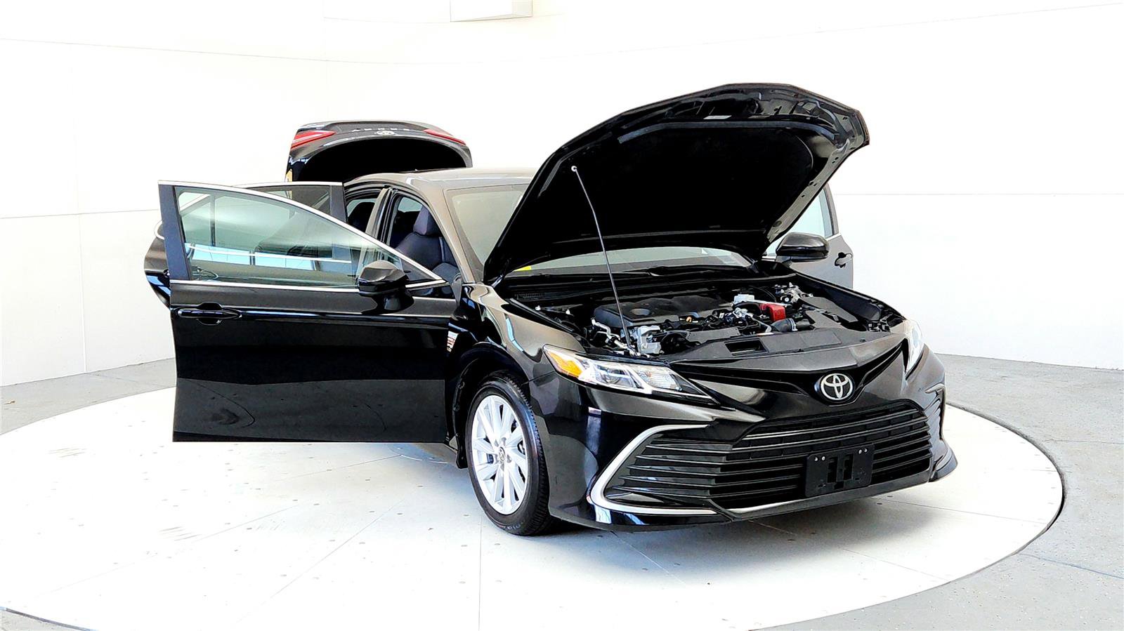 Used 2023 Toyota Camry LE FWD image 9
