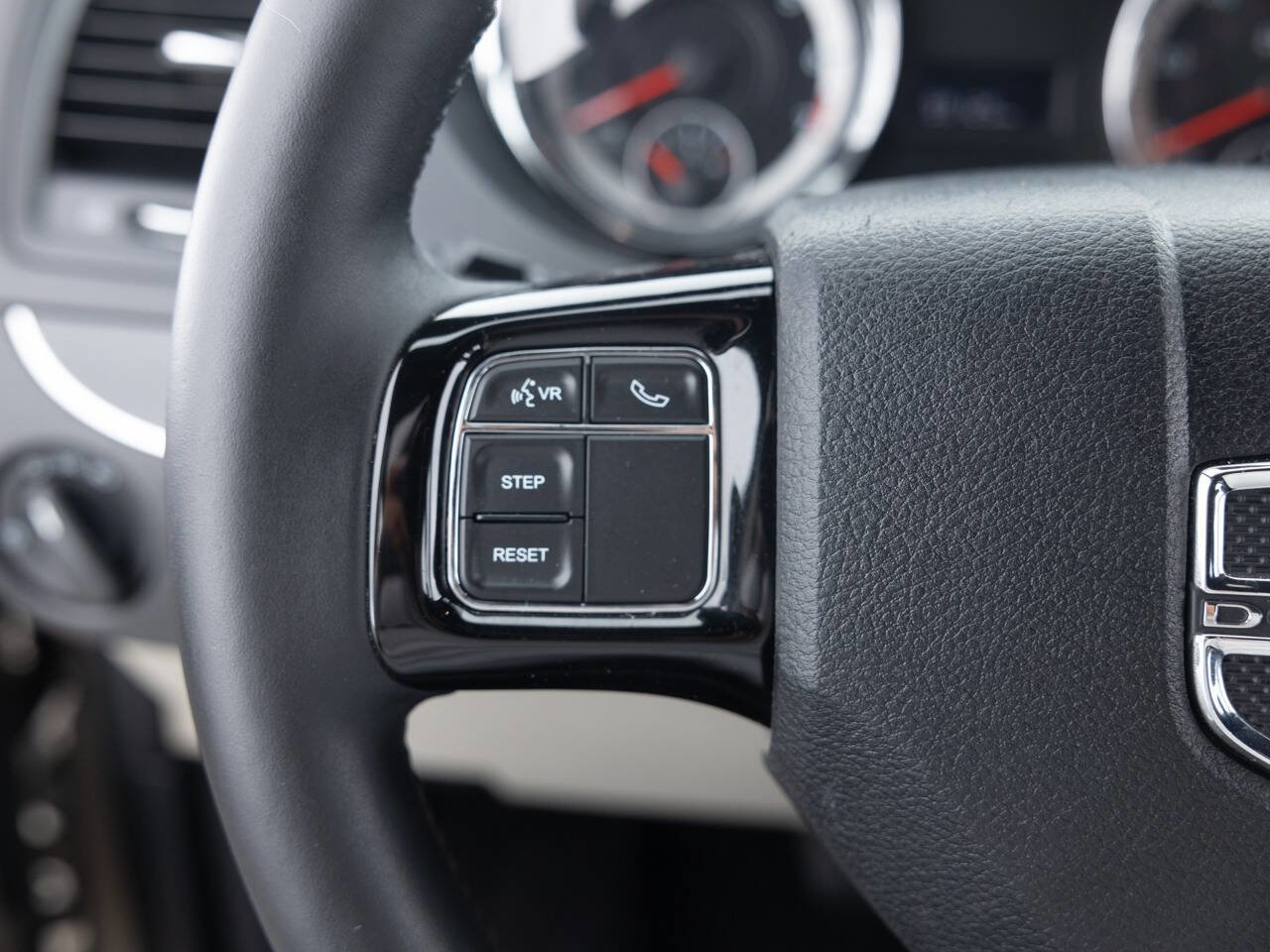 Used 2014 Dodge Grand Caravan SE FWD image 37