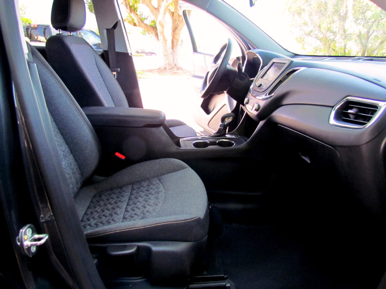 Used 2023 Chevrolet Equinox LT image 19