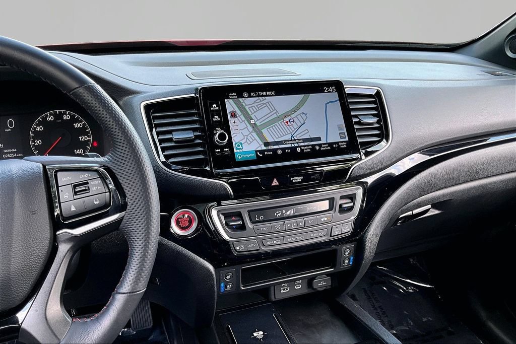 Certified 2025 Honda Ridgeline Black Edition image 9