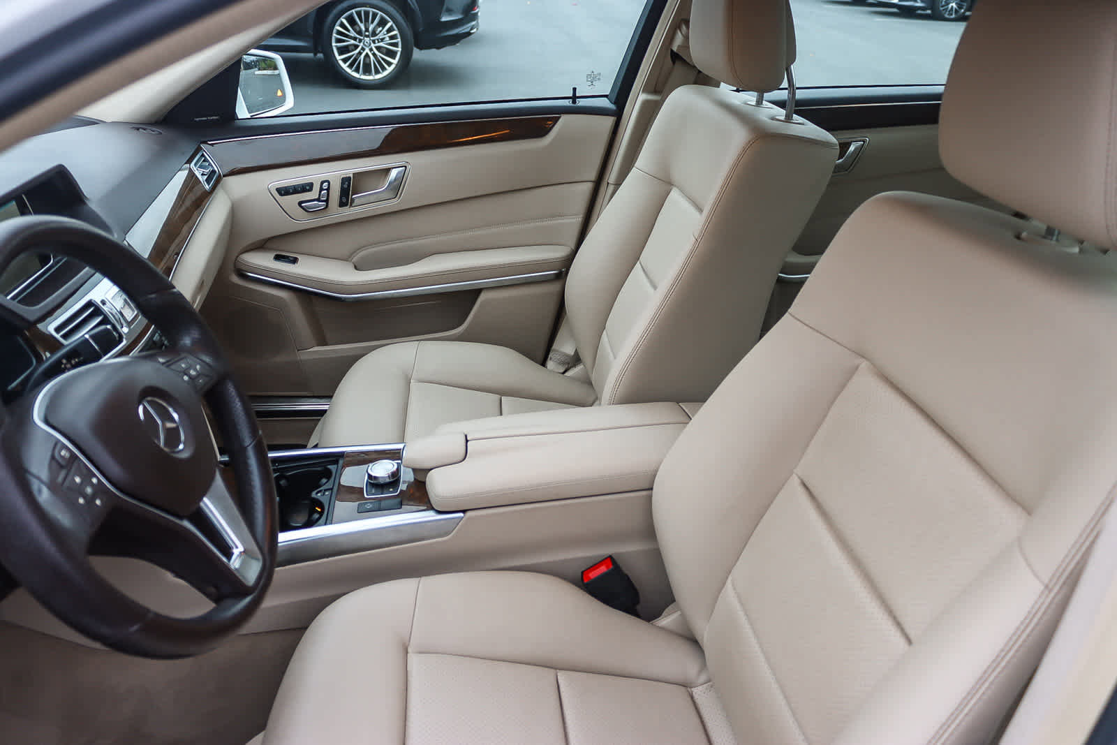 Used 2014 Mercedes-Benz E 350 4MATIC Sedan image 17